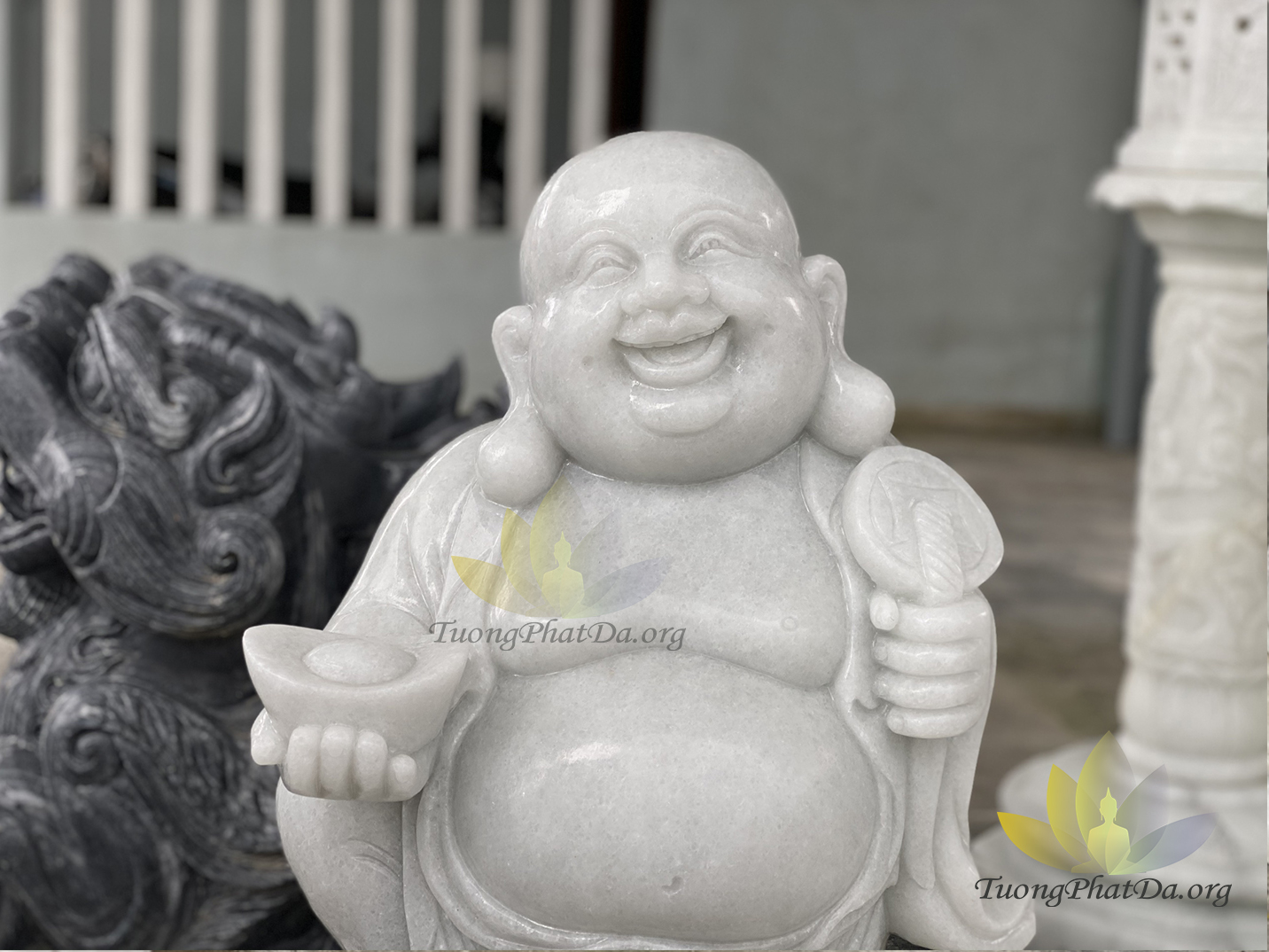 Tượng Phật Di Lặc đứng đồng tiền bằng Đá Cẩm Thạch Trắng Xanh