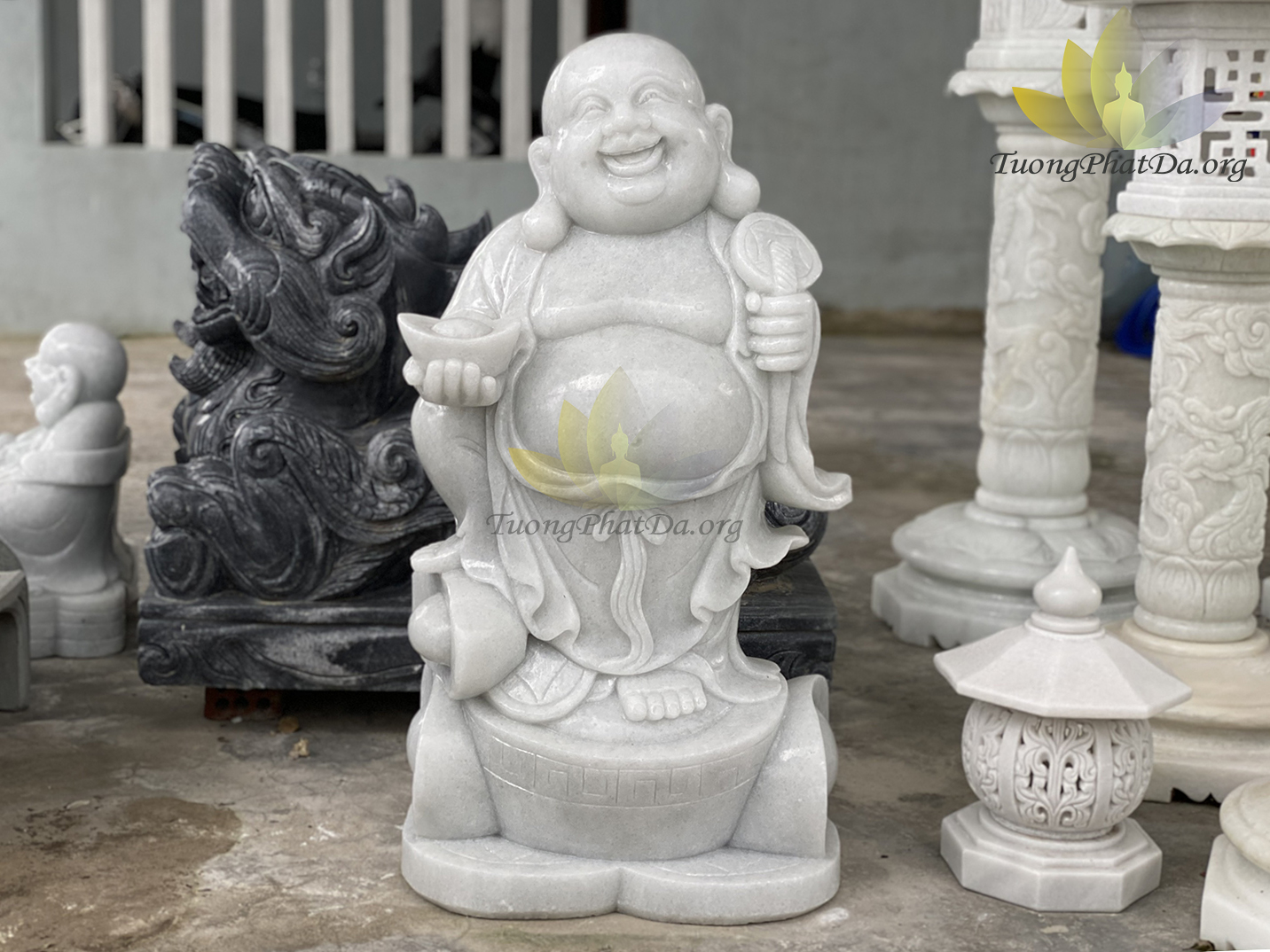 Tượng Phật Di Lặc đứng đồng tiền bằng Đá Cẩm Thạch Trắng Xanh