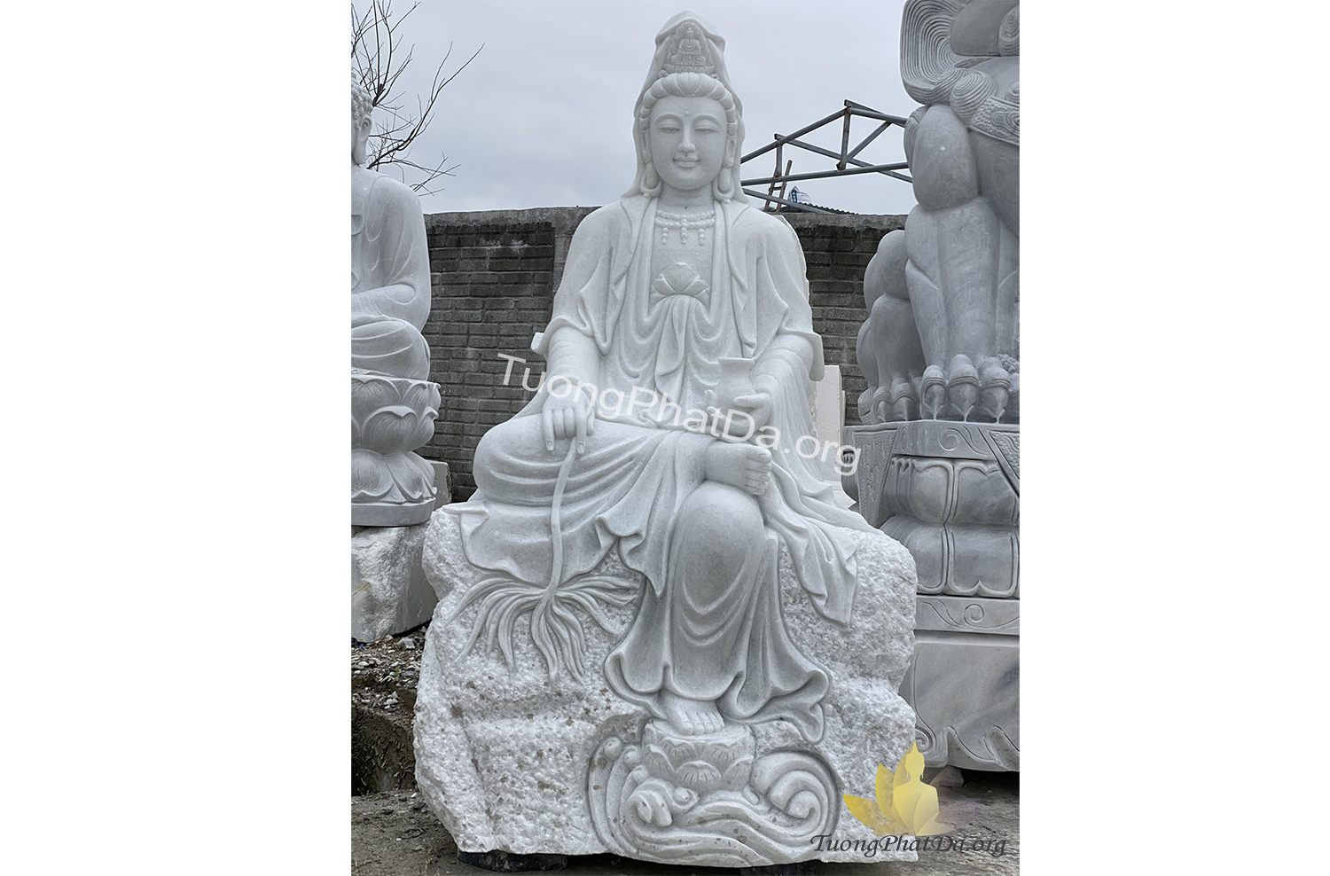 Tượng Phật Quan Âm bằng đá (hoá thân)