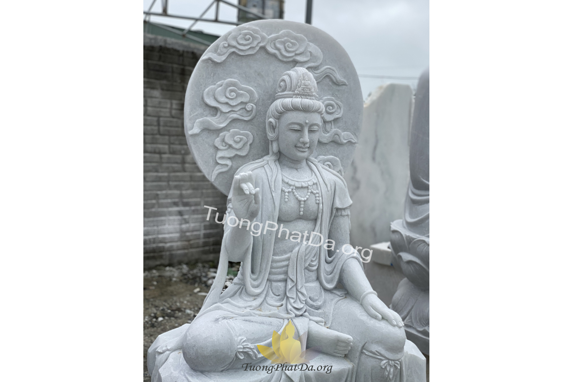 Tượng Phật Quan Âm hóa thân kết ấn tay bằng đá cẩm thạch trắng trong xanh 