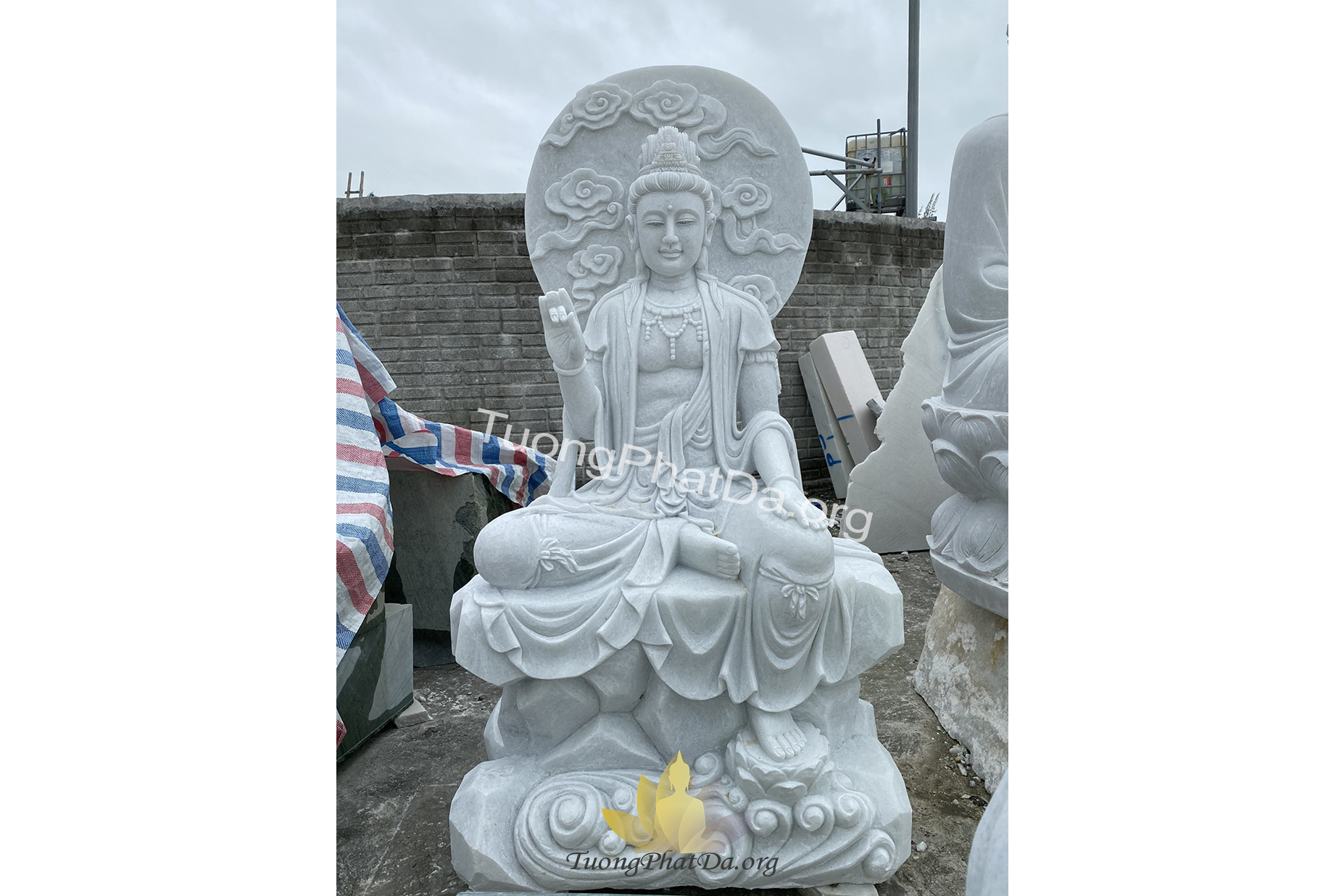 Tượng Phật Quan Âm hóa thân kết ấn tay bằng đá cẩm thạch trắng ...