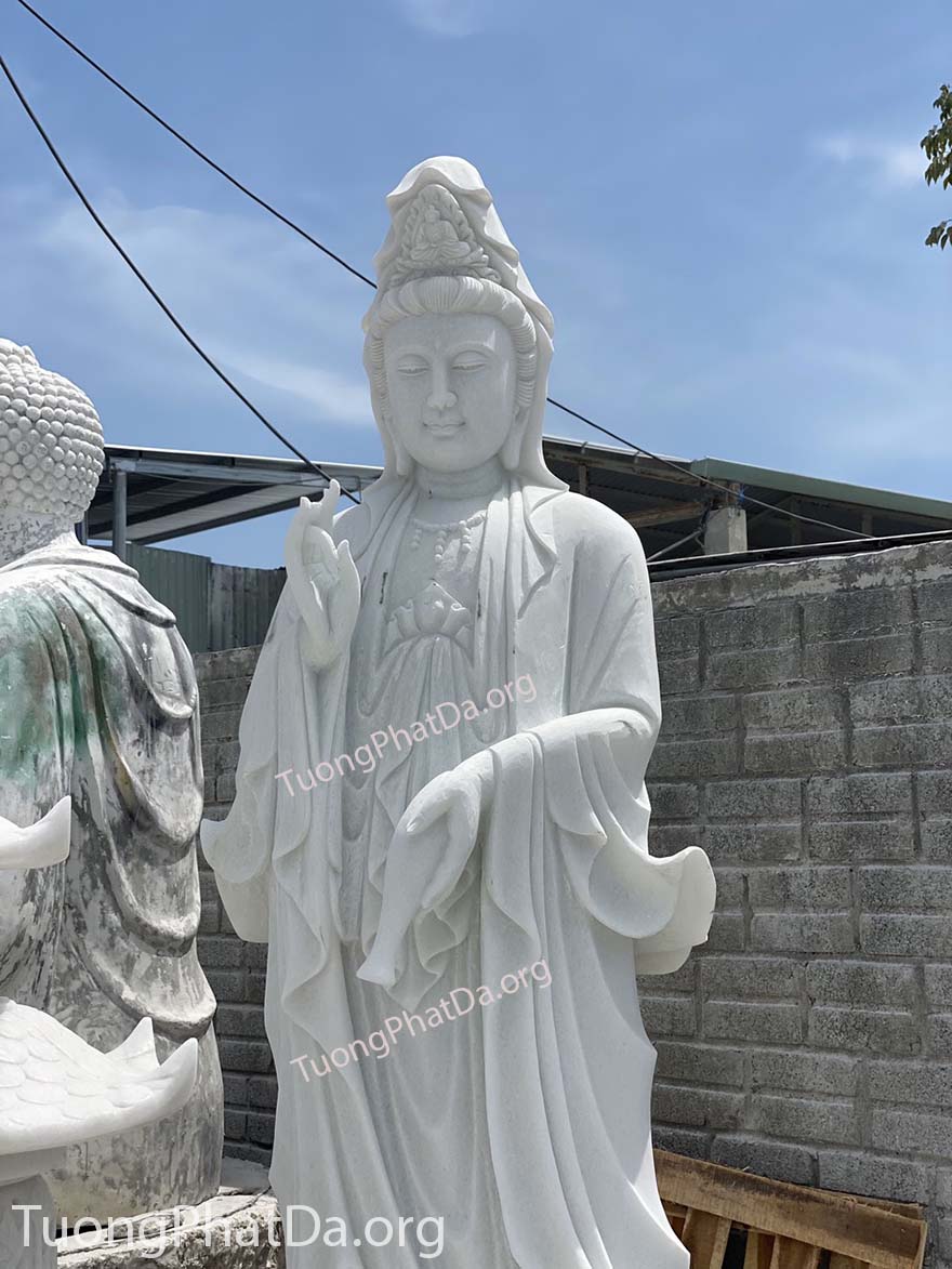 Tượng Phật Quan Âm bằng đá Cẩm thạch (trắch trong xanh)
