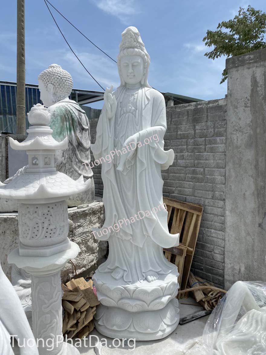 Tượng Phật Quan Âm bằng đá Cẩm thạch (trắch trong xanh)