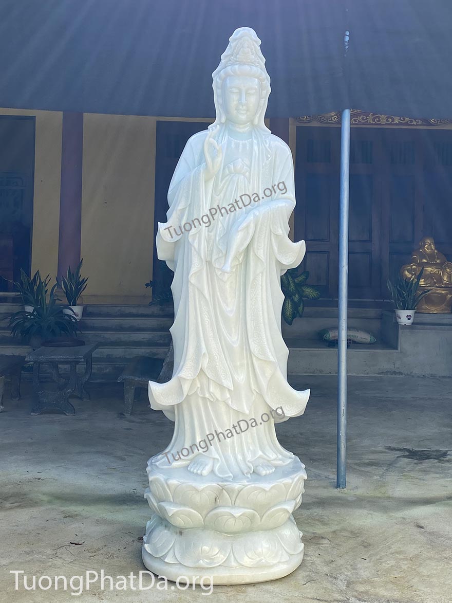 Tượng Phật Quan Âm bằng đá Cẩm thạch (trắch trong xanh)