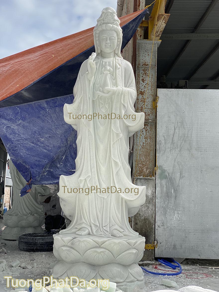 Tượng Phật Quan Âm bằng đá Non Nước
