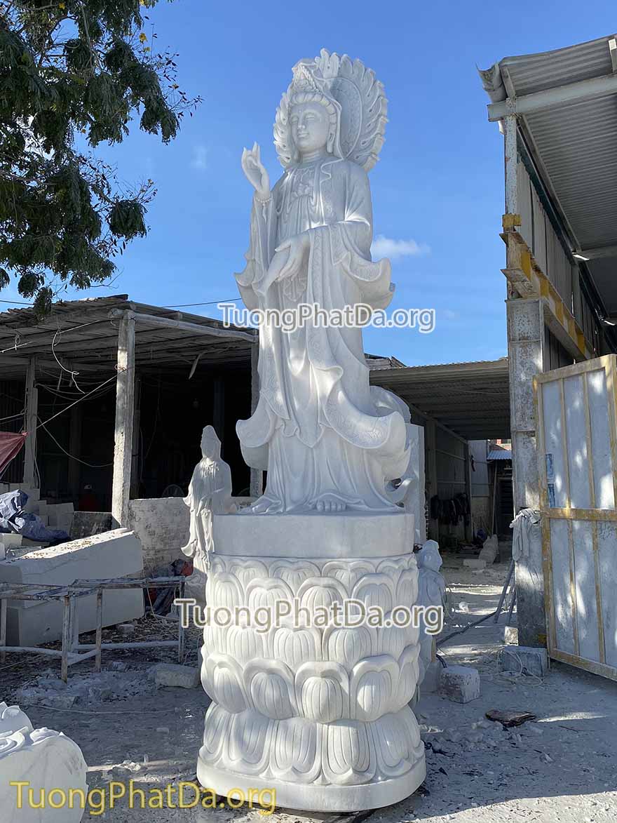 Tượng Phật Quan Âm bằng đá (hào quang)