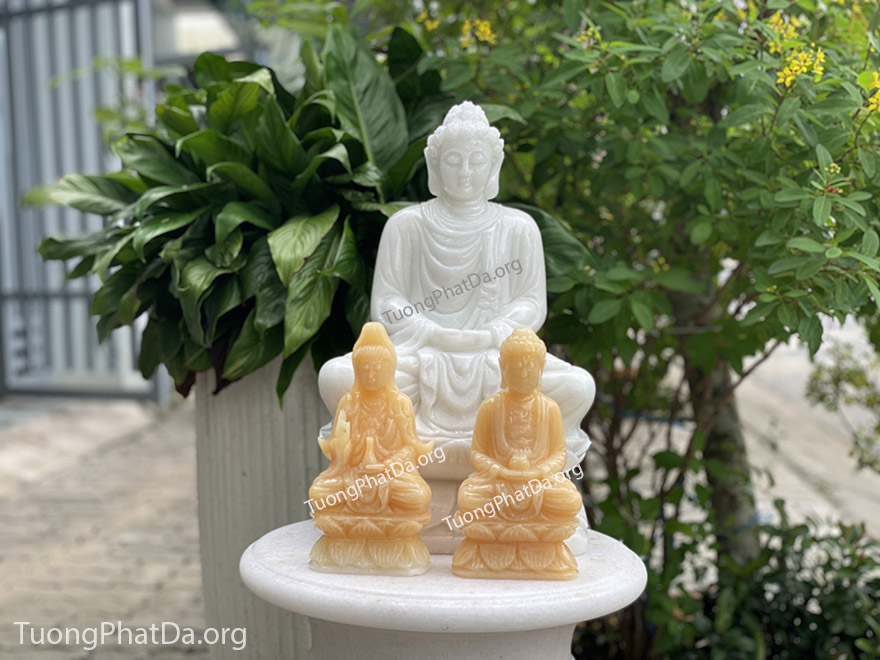 Tượng Phật Quan Âm nhỏ bằng đá ngọc Hoàng Long vàng