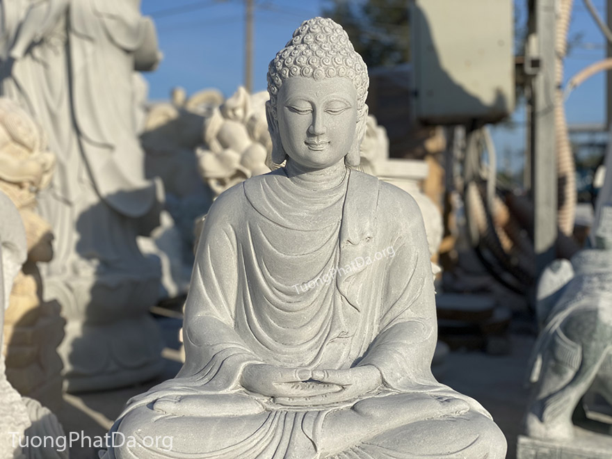 Tượng Phật Thích Ca bằng đá xám