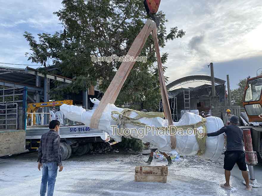 tuong-phat-quan-am-bang-da-450-24-at-ava.jpg