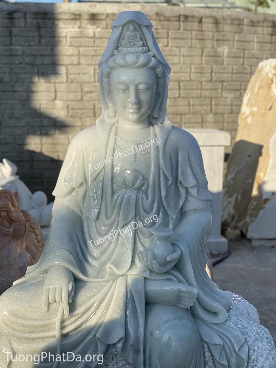 Tượng Phật Quan Âm Tự Tại bằng đá cẩm Cẩm thạch trắng trong xanh