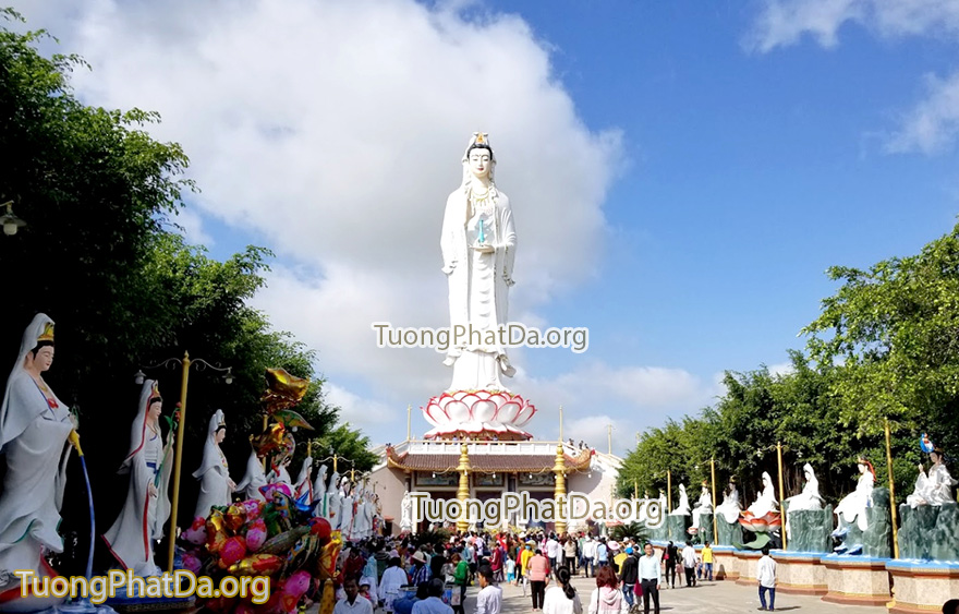 Tượng Mẹ Quan Âm Đông Hải