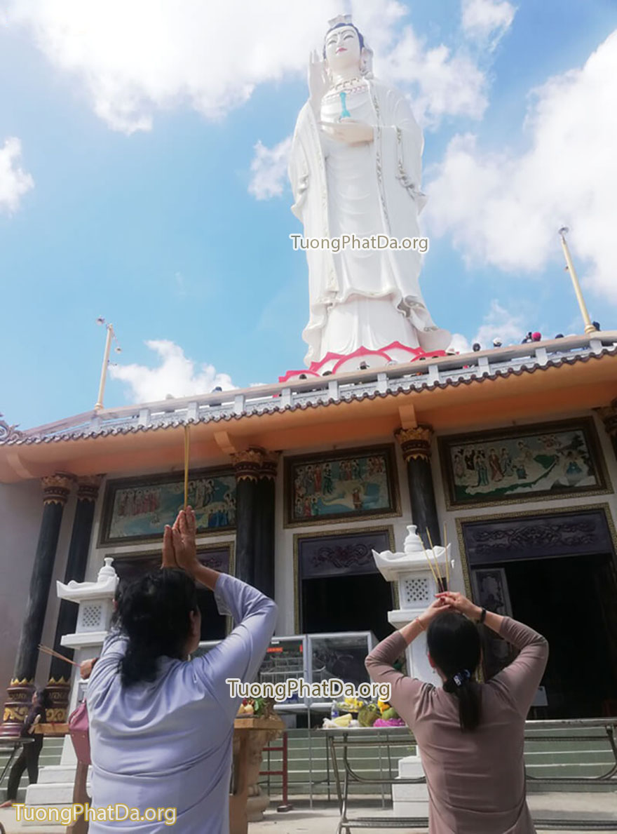 Tượng Mẹ Quan Âm Đông Hải