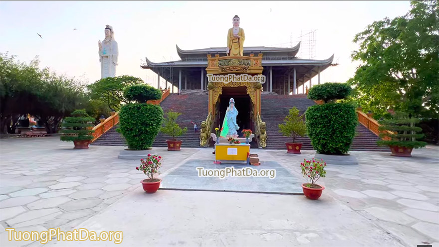 Tượng Mẹ Quan Âm Đông Hải