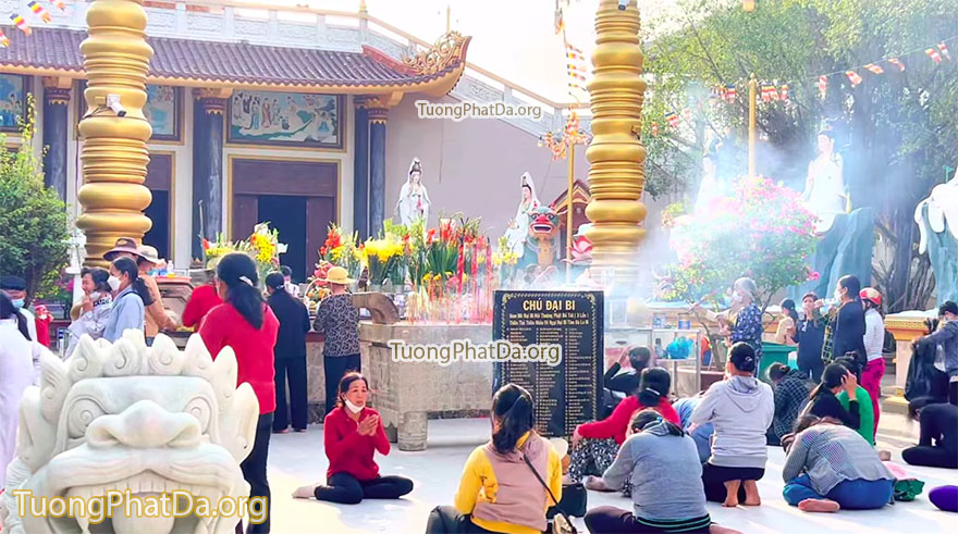Tượng Mẹ Quan Âm Đông Hải